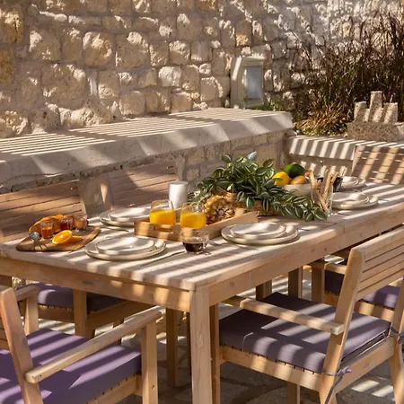 Vila Valagron Nikiana